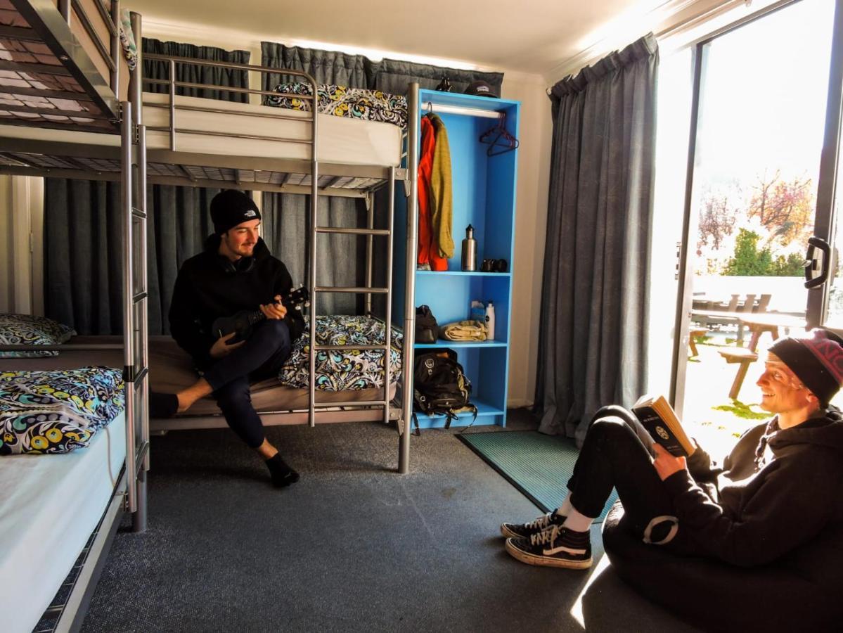 Mountain View Backpackers Hostel Wanaka Exterior photo